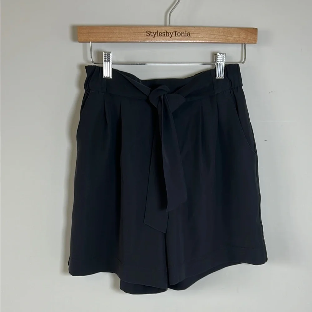 Lululemon Noir Short 5.5 inch Black High Waist Tie Flowy Travel Wrinkle Free 6